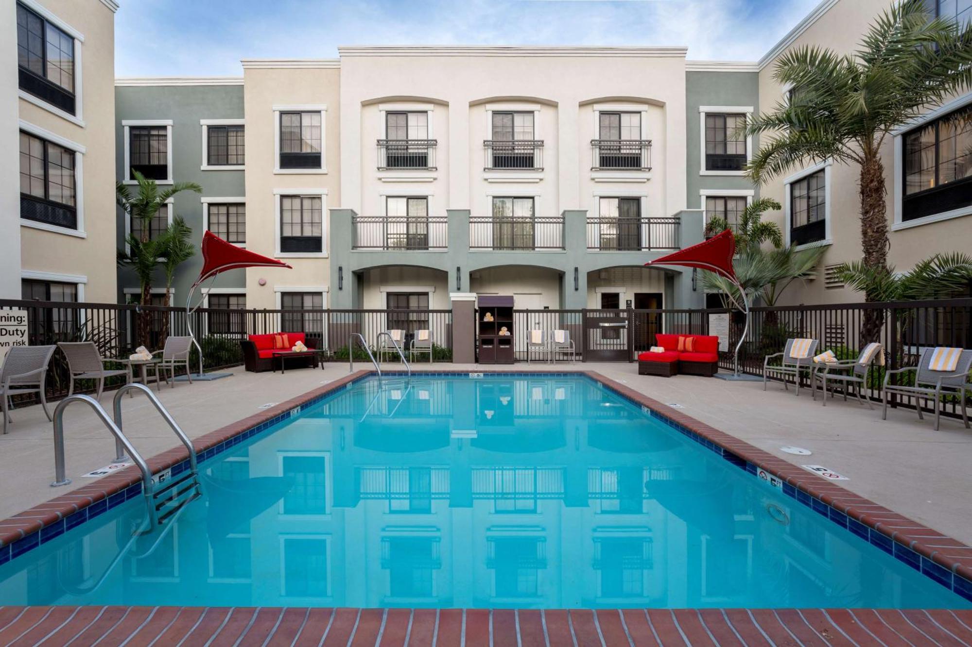 Hampton Inn Santa Barbara/Голета Экстерьер фото