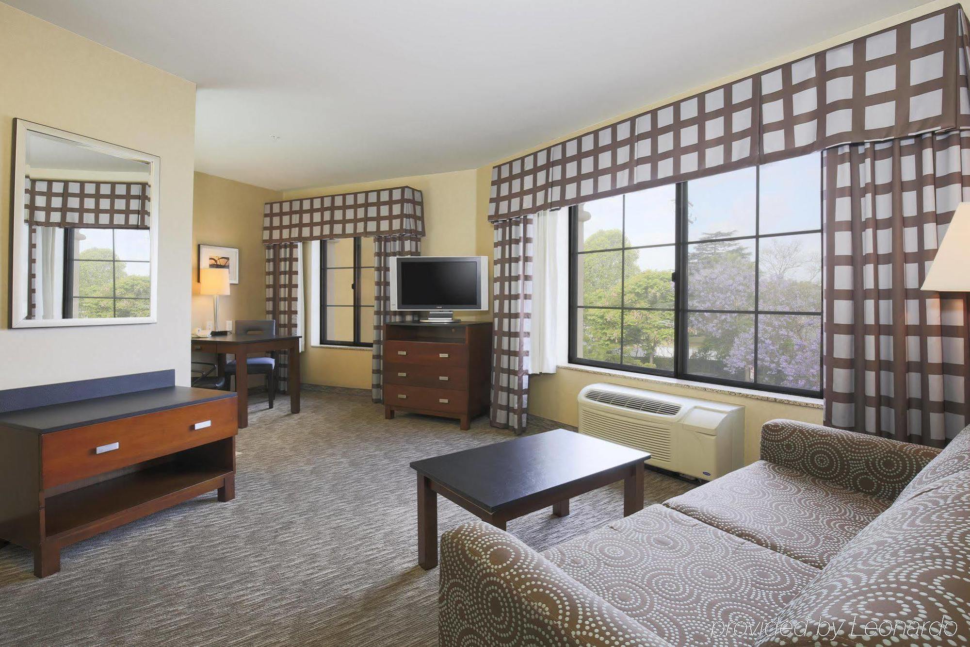 Hampton Inn Santa Barbara/Голета Экстерьер фото